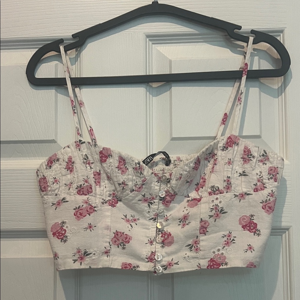 Zara White Floral Crop Top with Pink Accents size Small